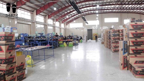نمایی از کارخانه تولید دمپایی استخری